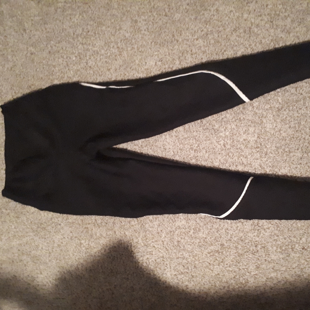 Black textured scrunched booty leggings